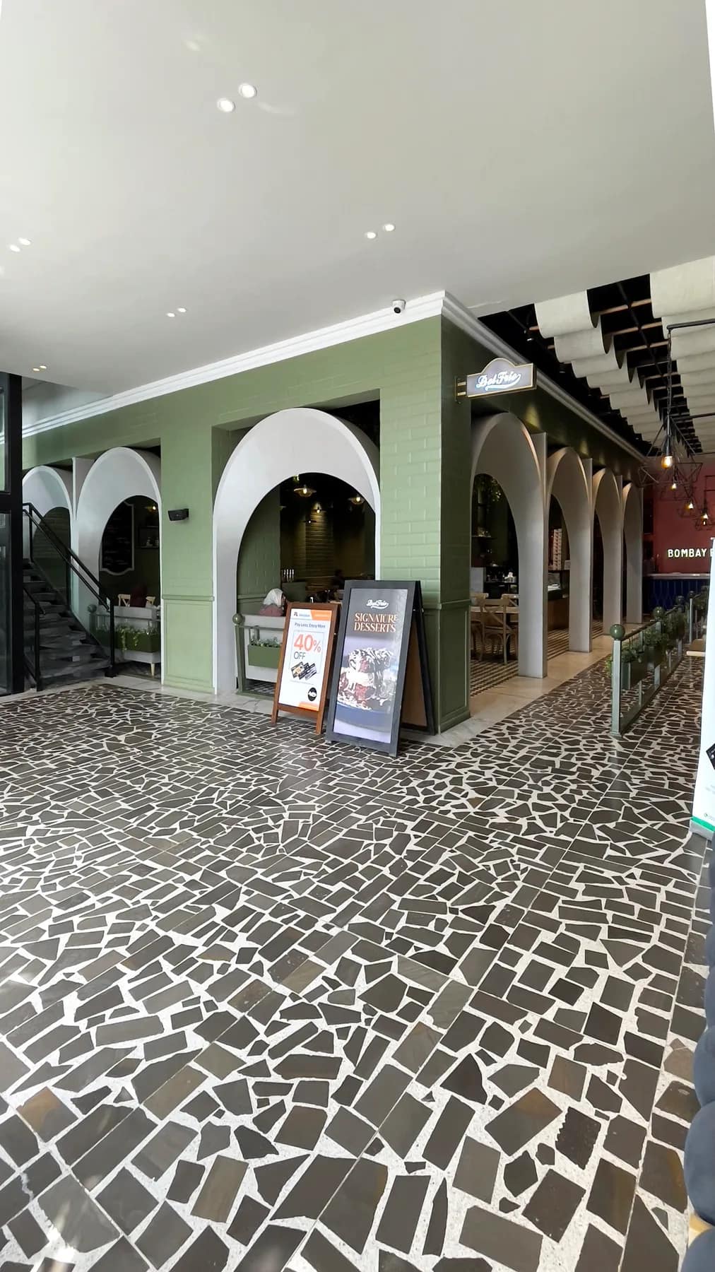 Delfrio entrance finished with Palladiana terrazzo tiles containing grey basalt chunks