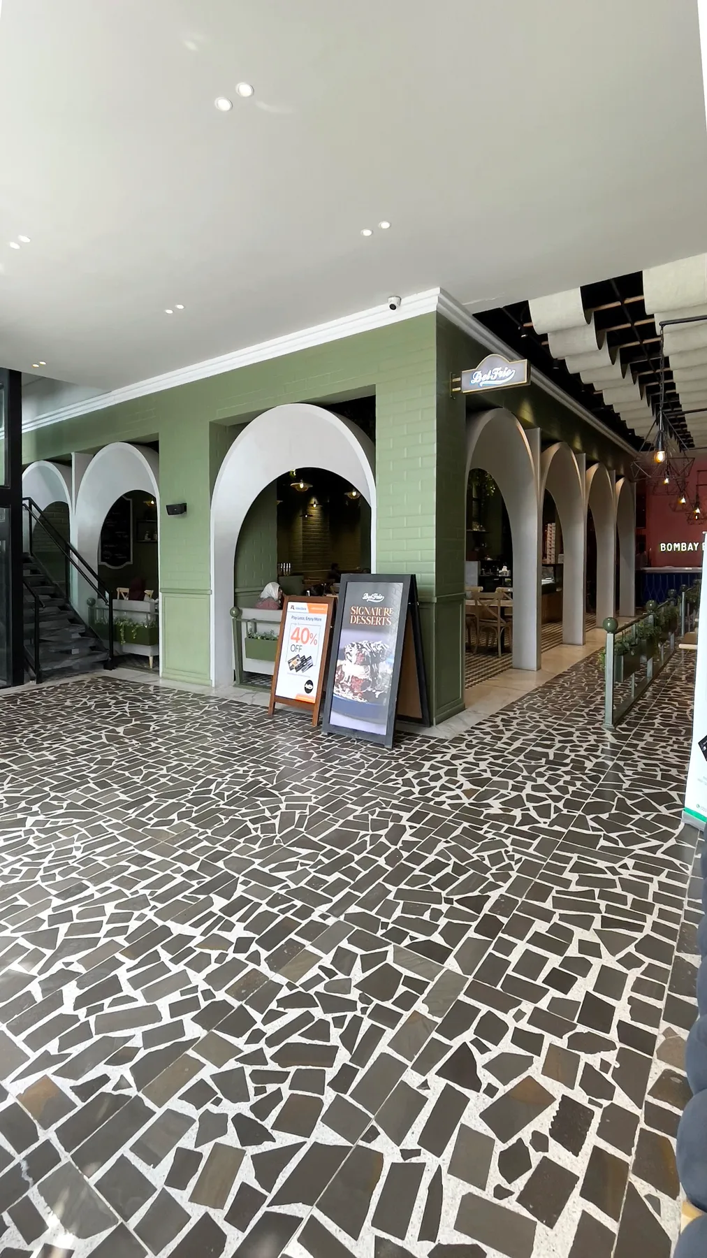 Delfrio entrance finished with Palladiana terrazzo tiles containing grey basalt chunks